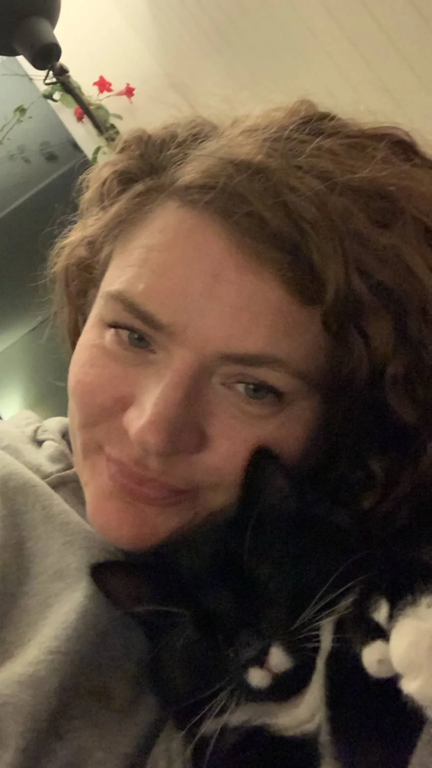 Monika Gauksheim var fosterhjem for en katt med kattunger også sommeren 2023. Katten Nansen, på bildet, fikk et varig hjem hos henne.