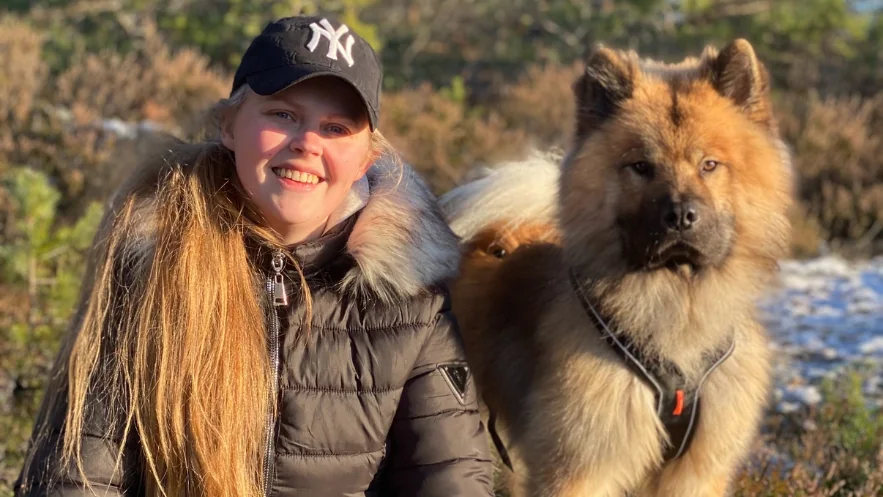 Susanne Reiersen og hunden Herman.