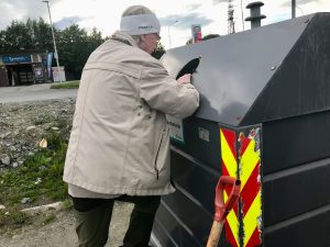IMG_1898 - Dyr og folk Odd Knudsen i Fuglebeskyttelsen i Trondheim jobber for å redde måkeungen.