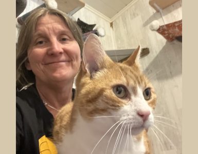 Maylin Gabrielsen og katten Pico.